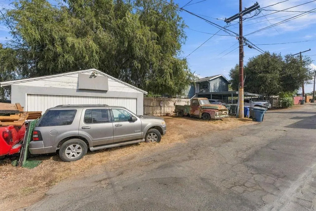 main property photo 29
