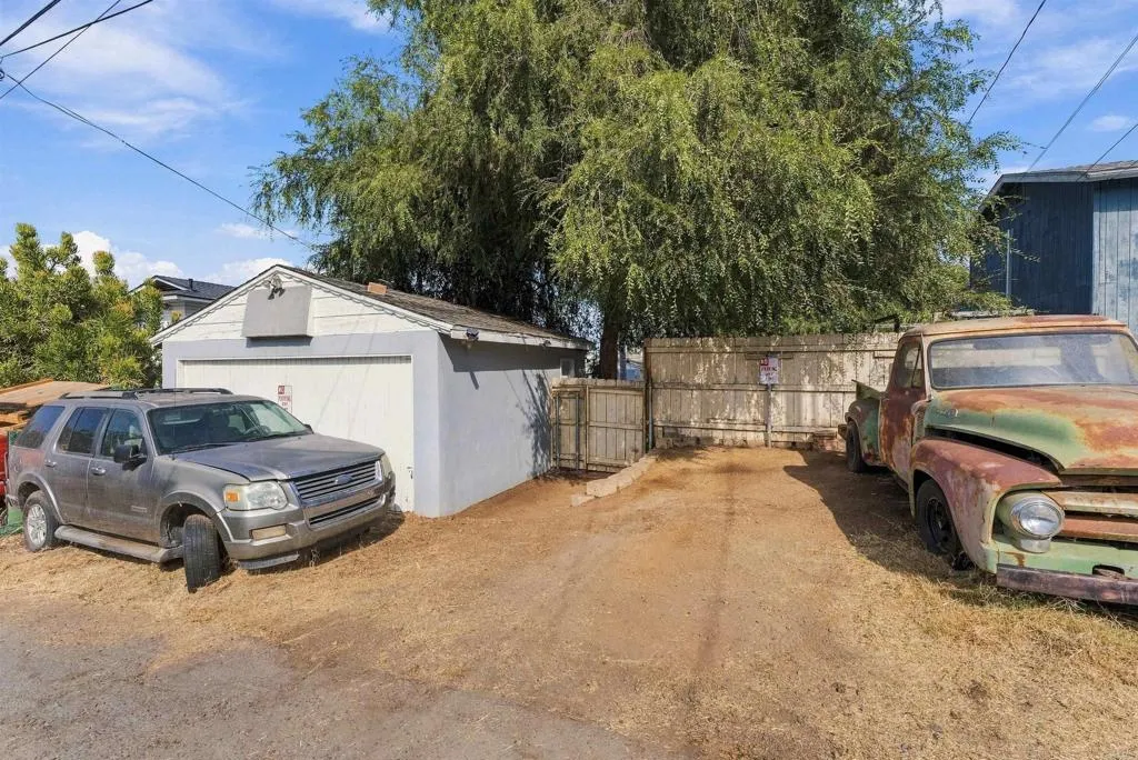 main property photo 30