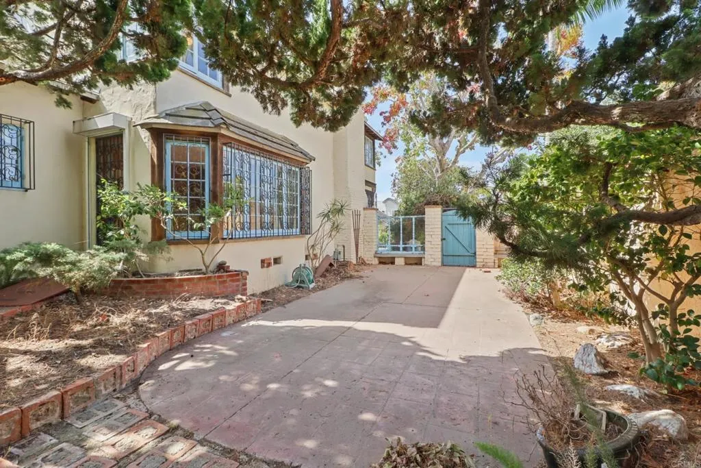 main property photo 32