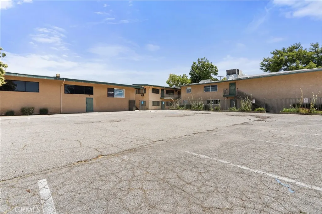 main property photo 28