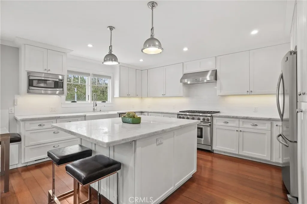 property viewer photo 3