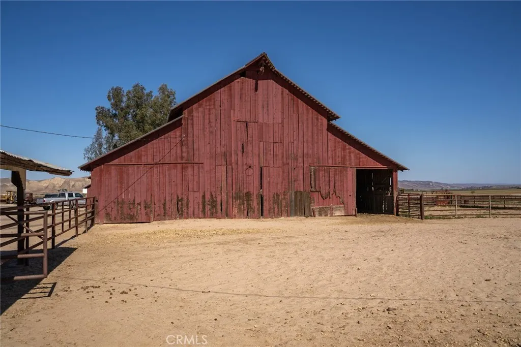 main property photo 10
