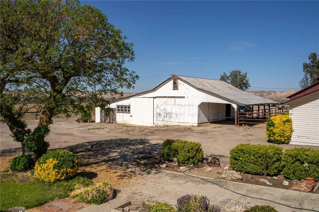main property photo 9