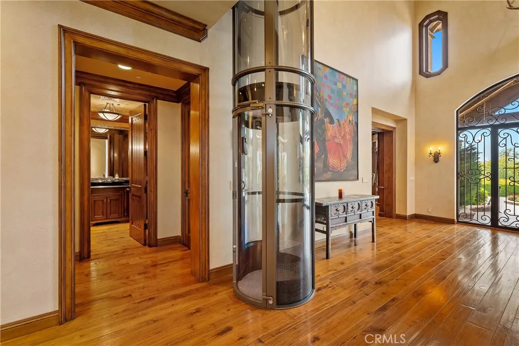 main property photo 7