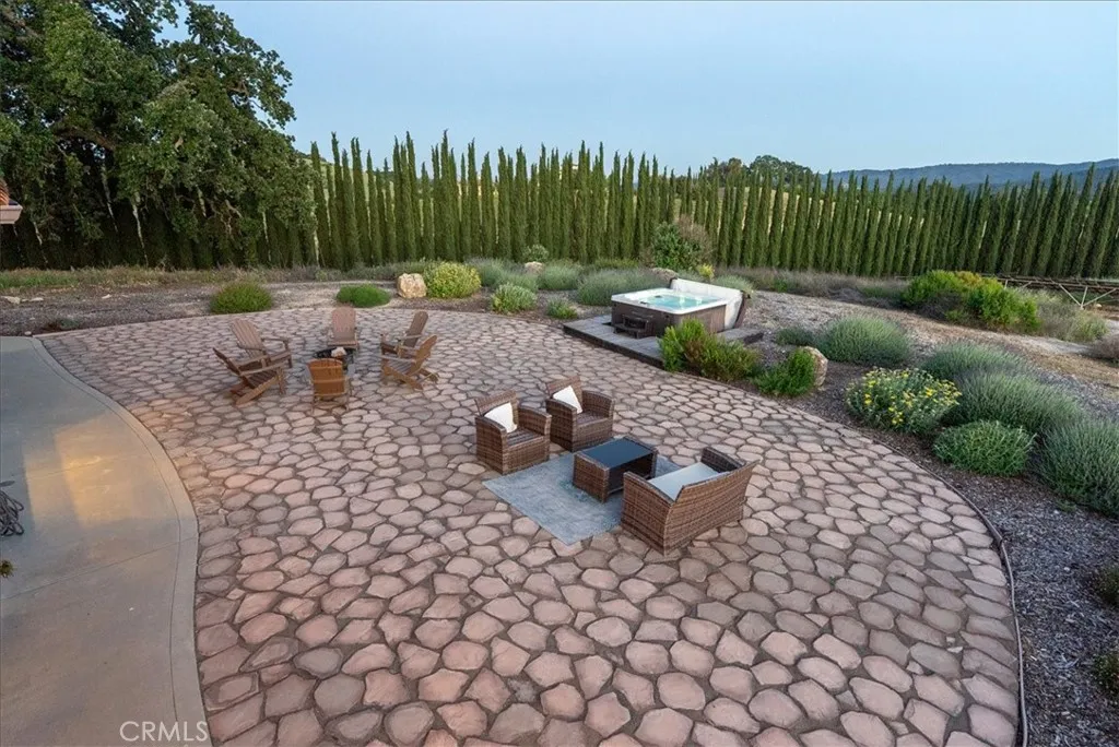 main property photo 28