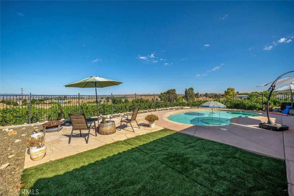 main property photo 13