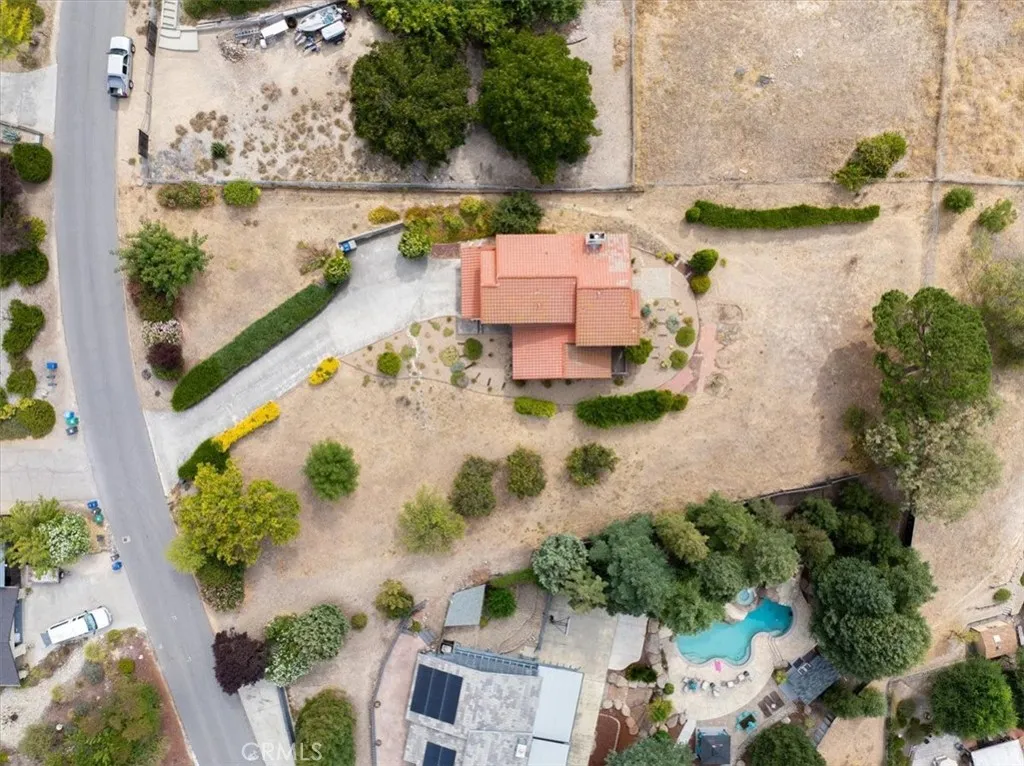 main property photo 33