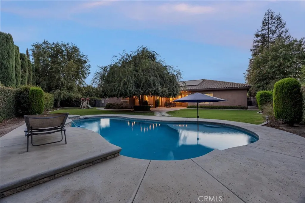 main property photo 6