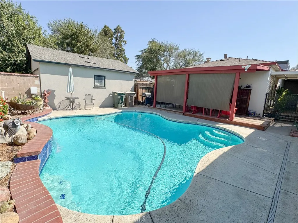 main property photo 40