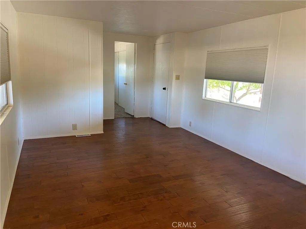 property viewer photo 6