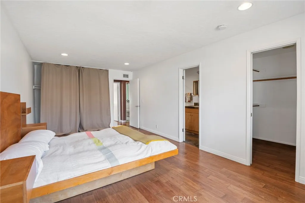 property viewer photo 30