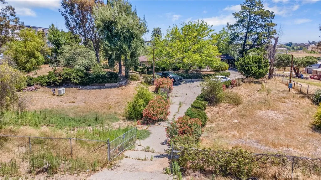main property photo 11