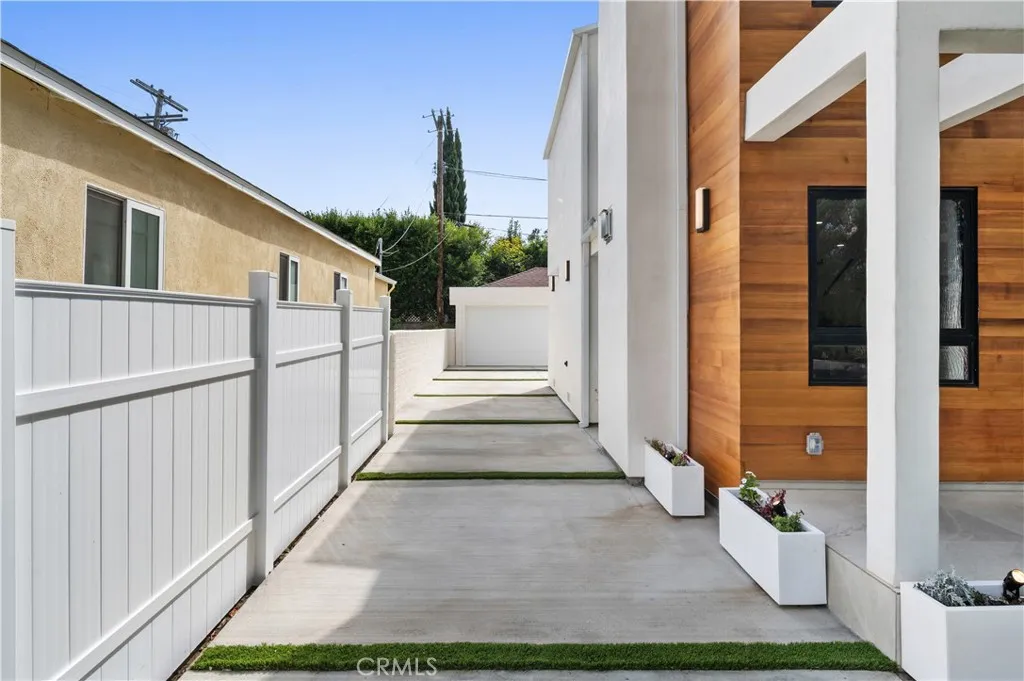 main property photo 59