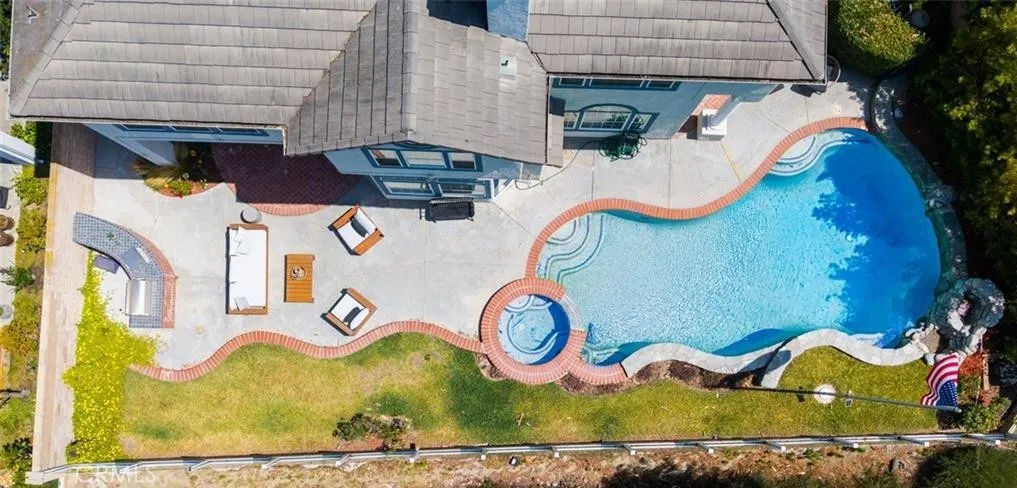main property photo 50