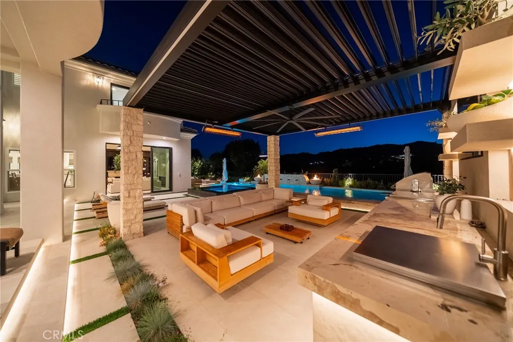 main property photo 14