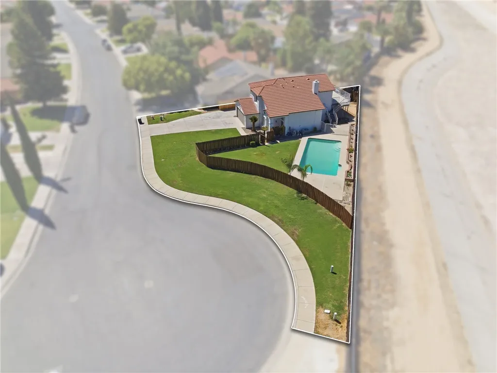 main property photo 40