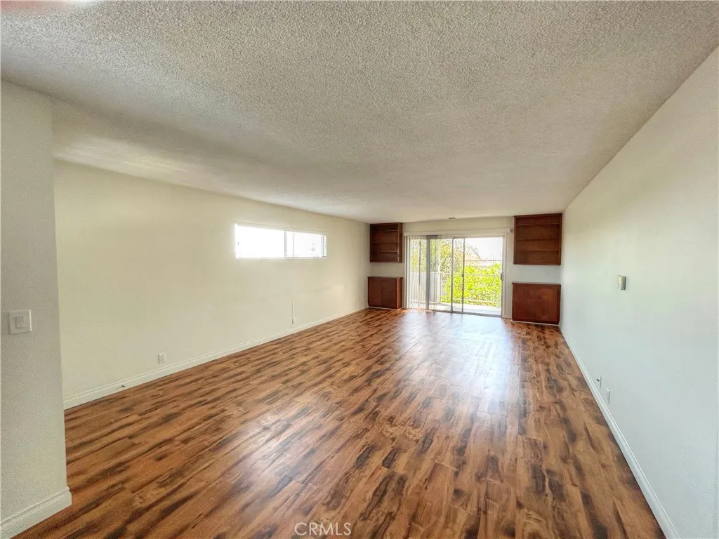 property viewer photo 1