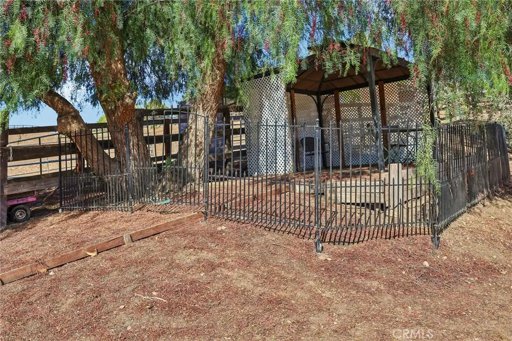 main property photo 28