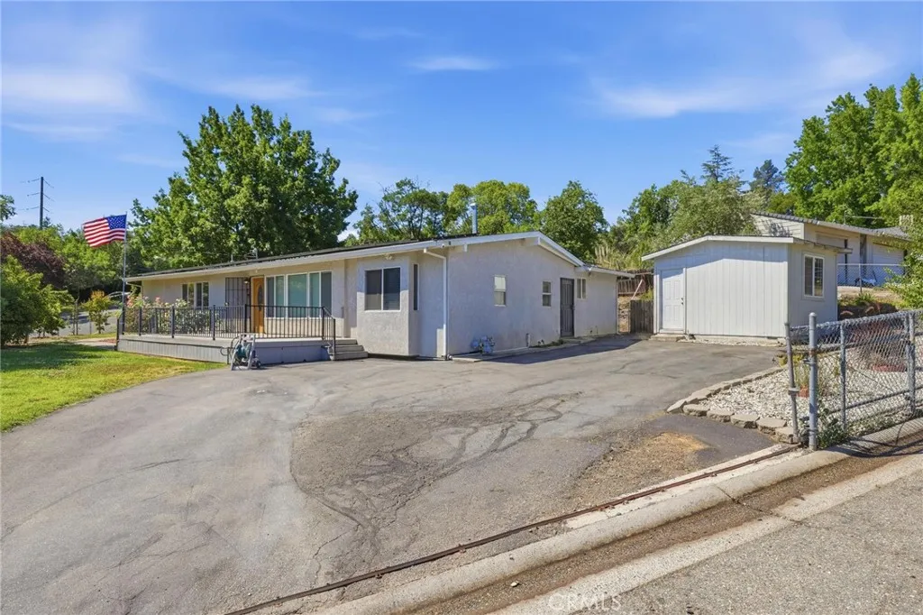main property photo 40