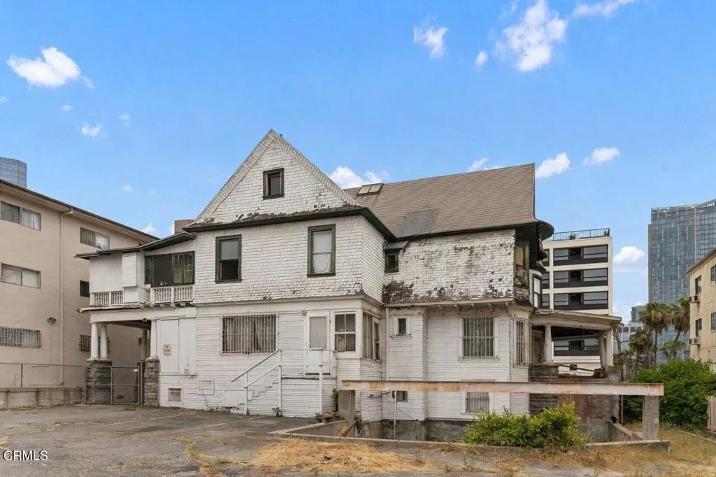 main property photo 37