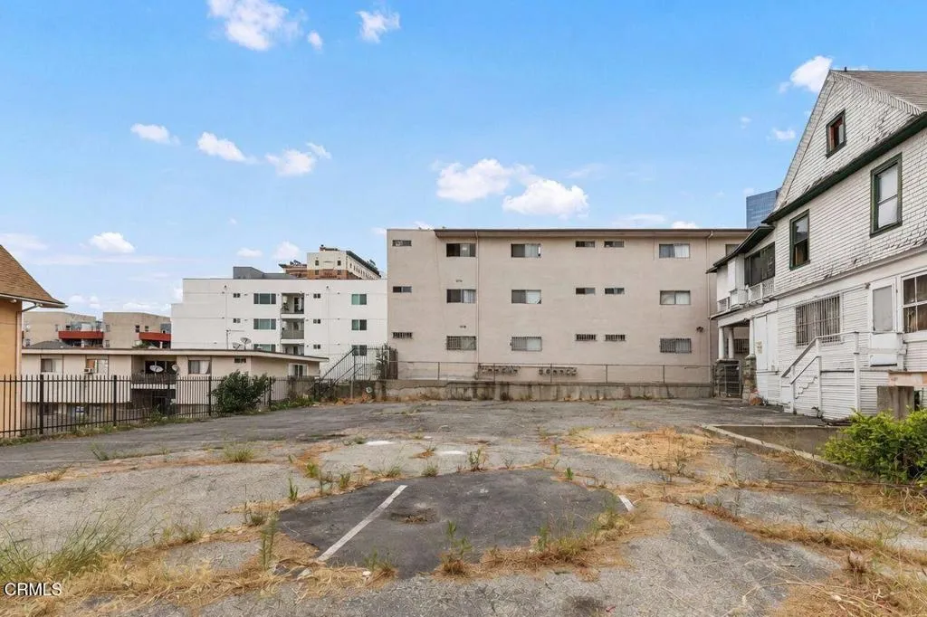 main property photo 40