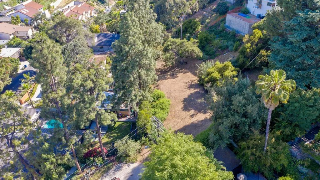 main property photo 6