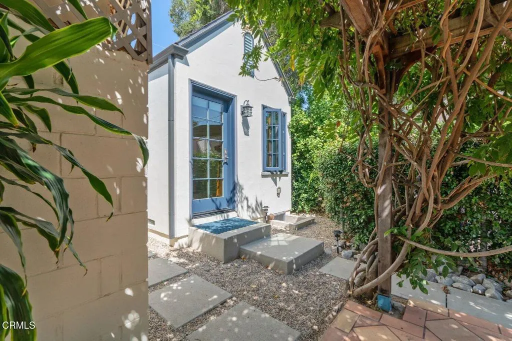 main property photo 28