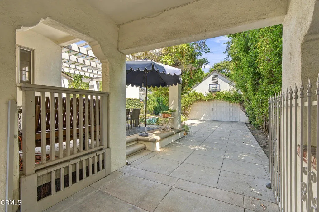 main property photo 40