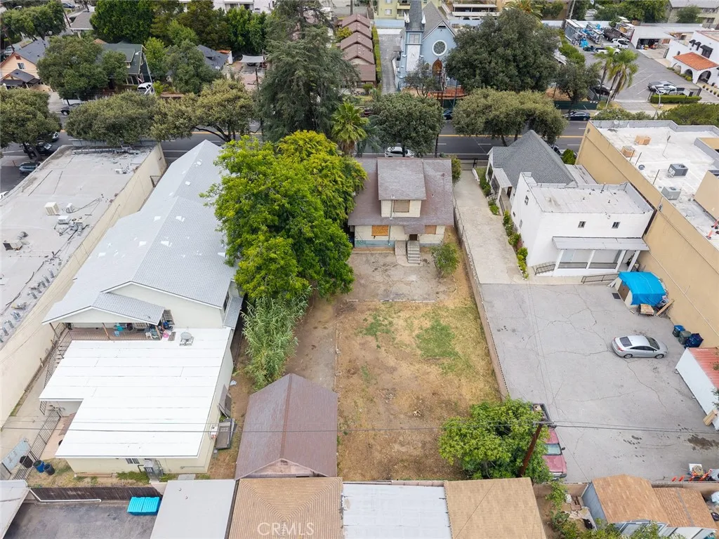 main property photo 25