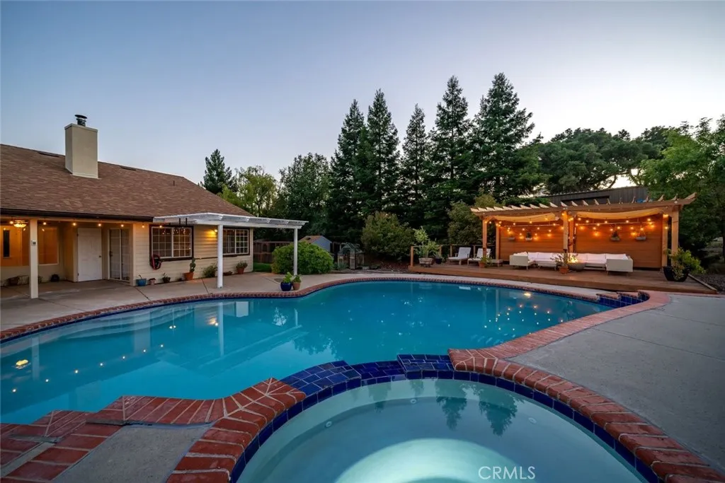 main property photo 11