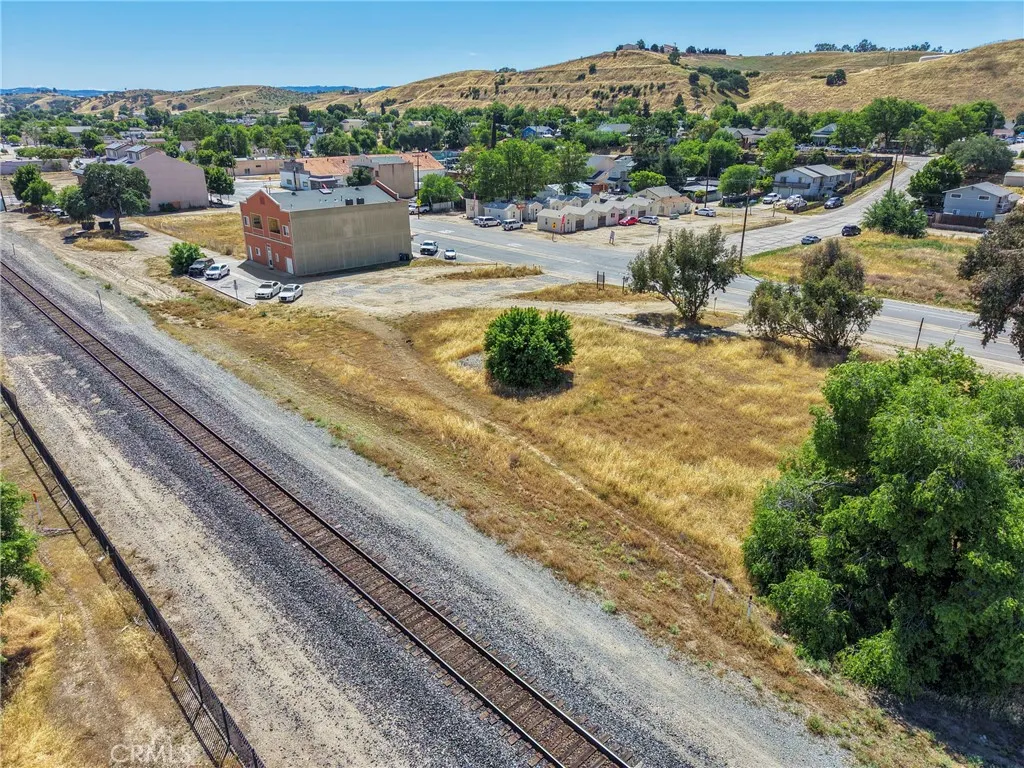 main property photo 9