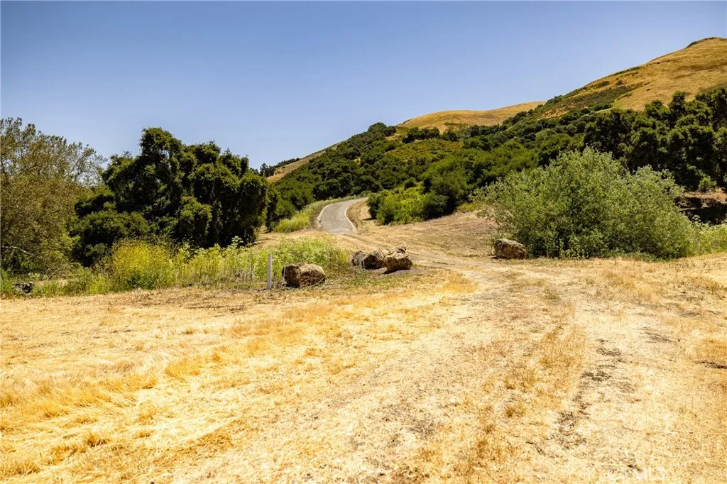 main property photo 10