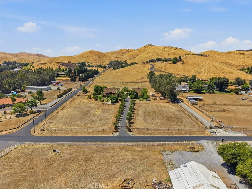 main property photo 10