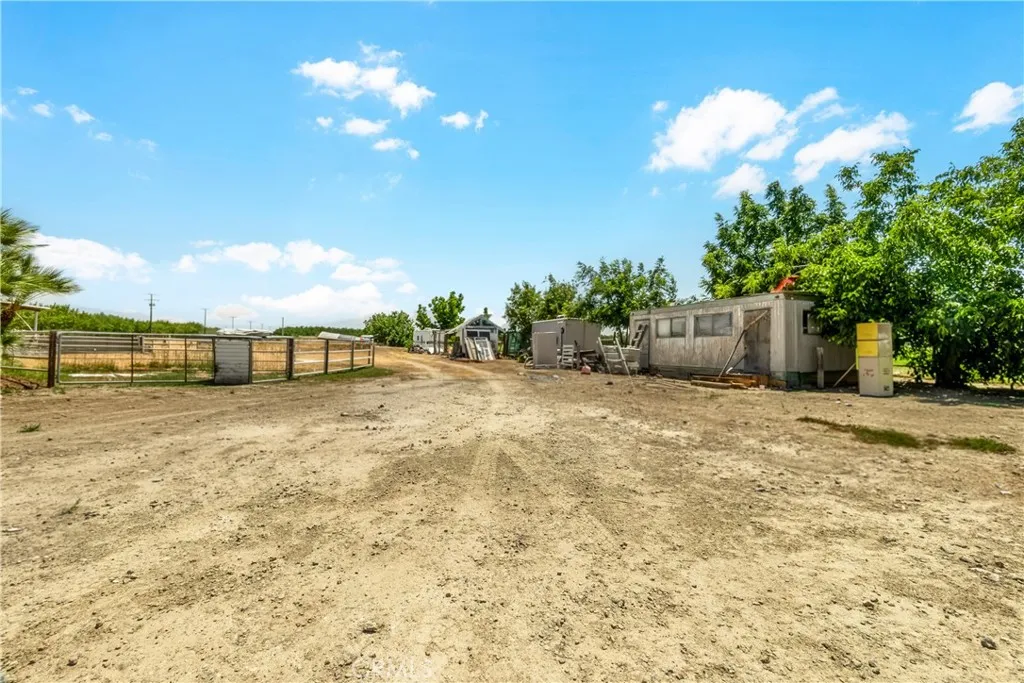 main property photo 16