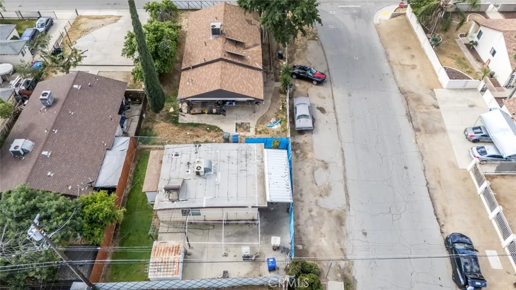 main property photo 28
