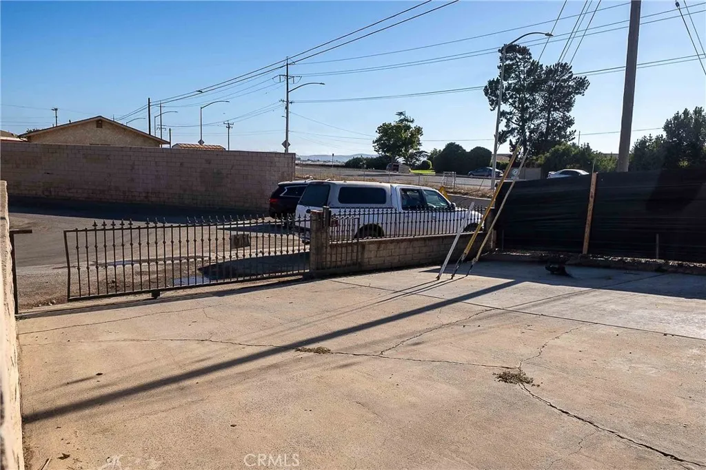 main property photo 28