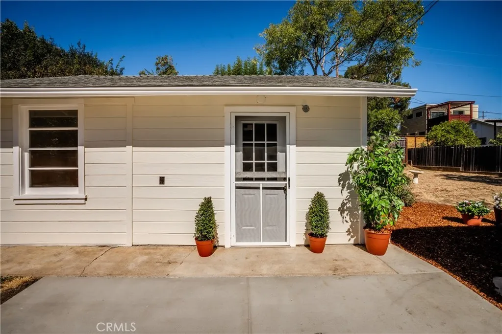 main property photo 28