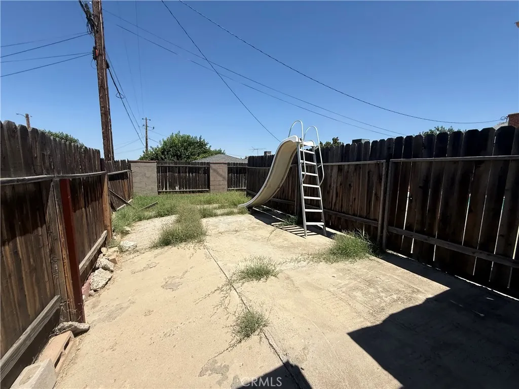 main property photo 28