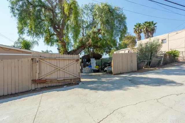 main property photo 18