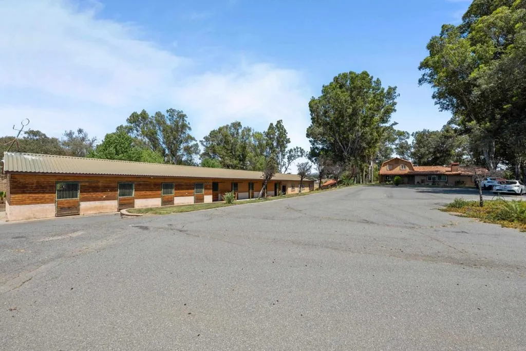 main property photo 11