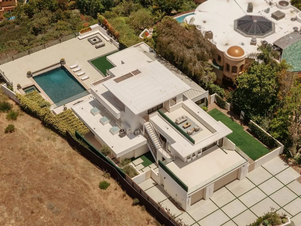 main property photo 30