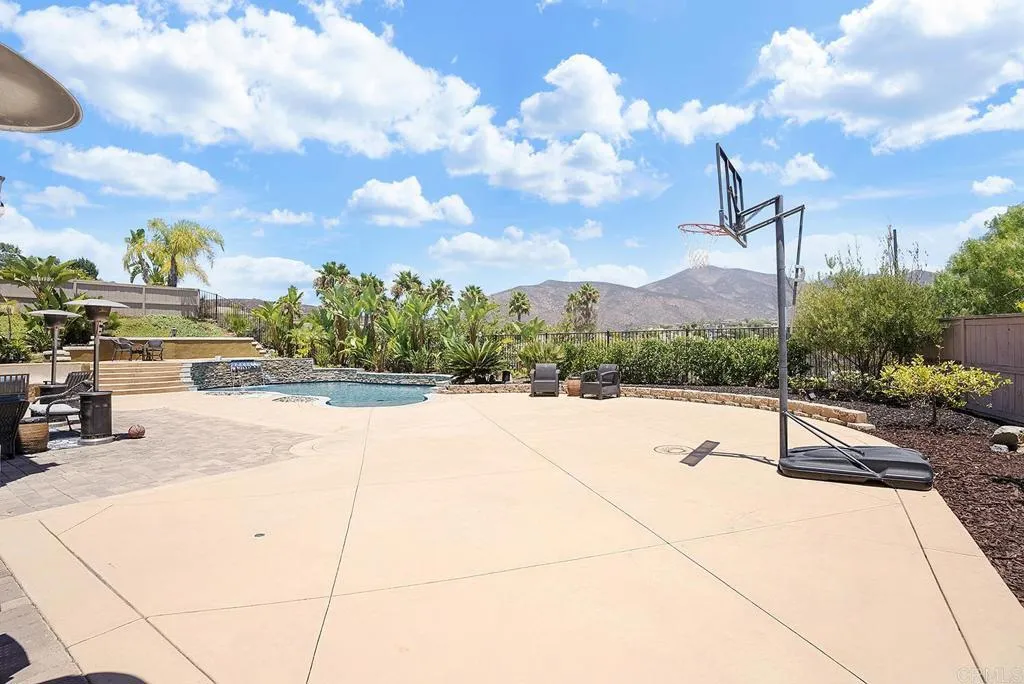 main property photo 51