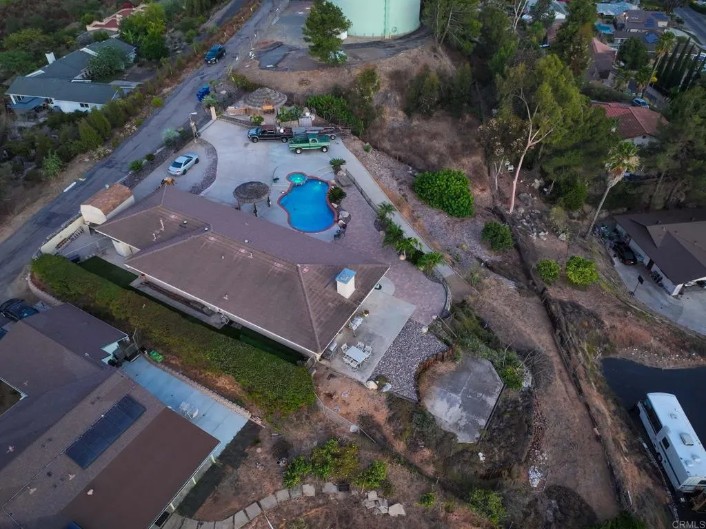 main property photo 40