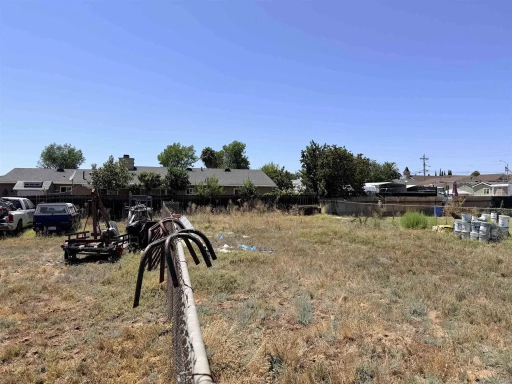 main property photo 11