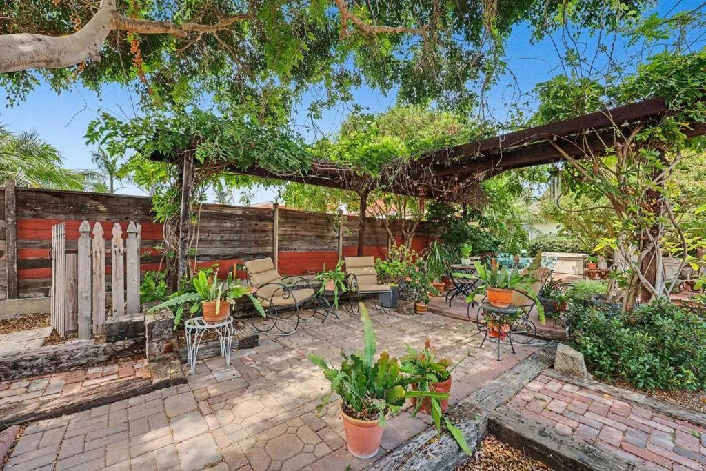 main property photo 30