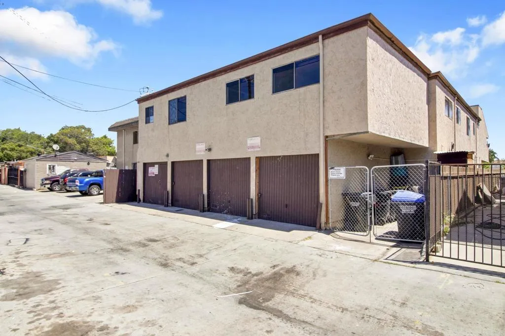 main property photo 17