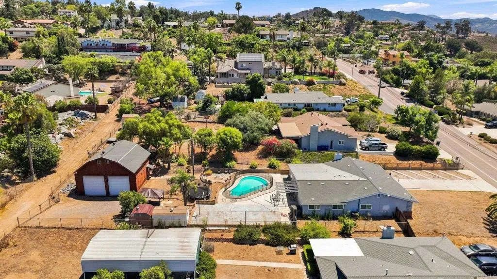 main property photo 10
