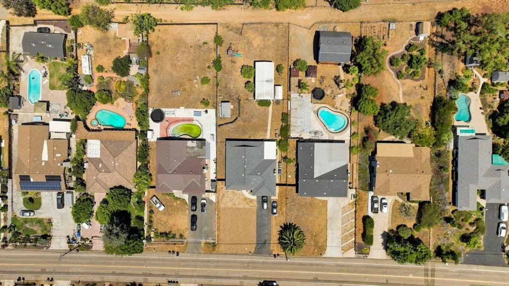 main property photo 13