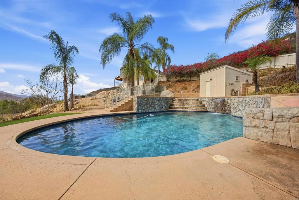 main property photo 19