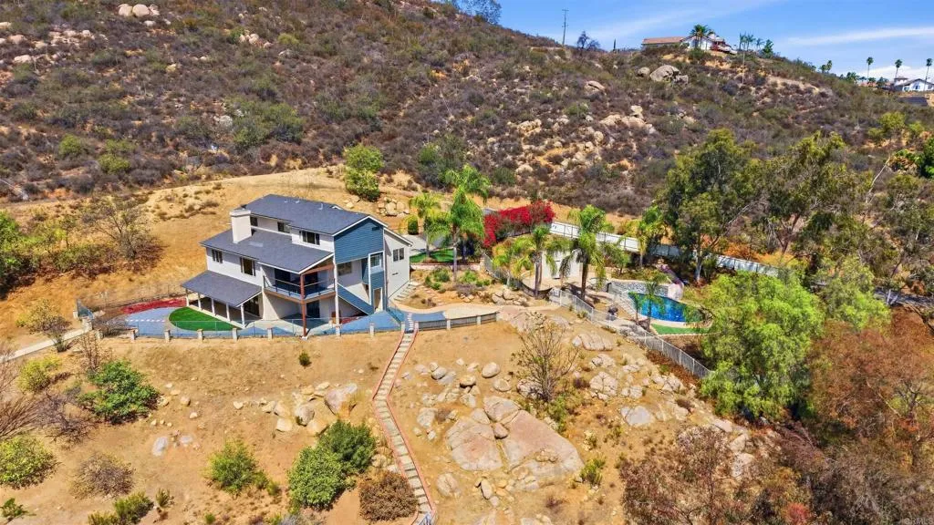main property photo 6